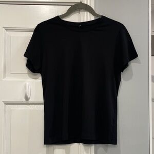 Uniqlo Women's Black Short Sleeve Tee Size XS